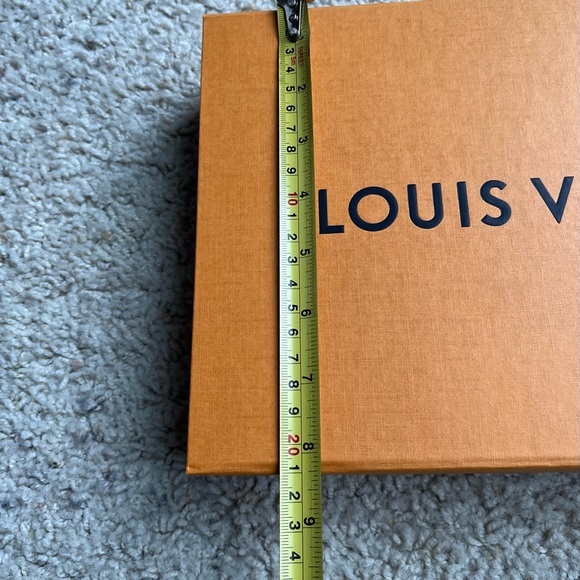 Louis Vuitton Box Ribbon Pouch Magnetic Closure - Picture 8 of 9